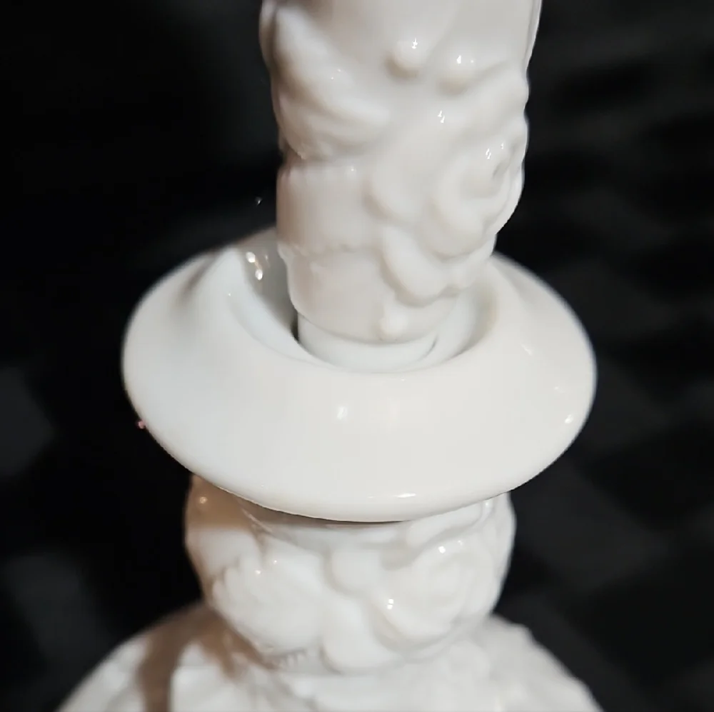 Elegant Porcelain Ceramic Decorative Bud Vase/Candle Holder, Epergne